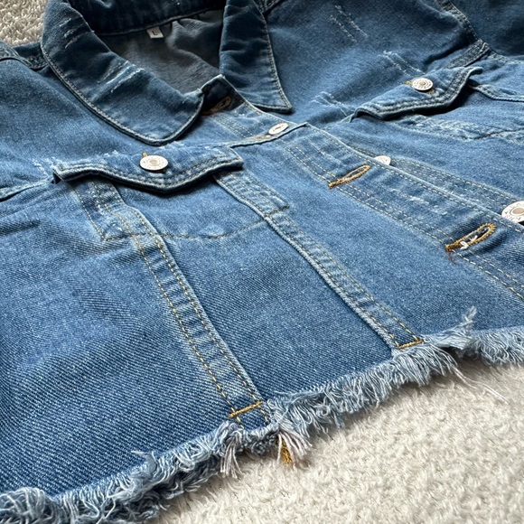Crop Denim Trucker Jacket - Picture 4 of 6